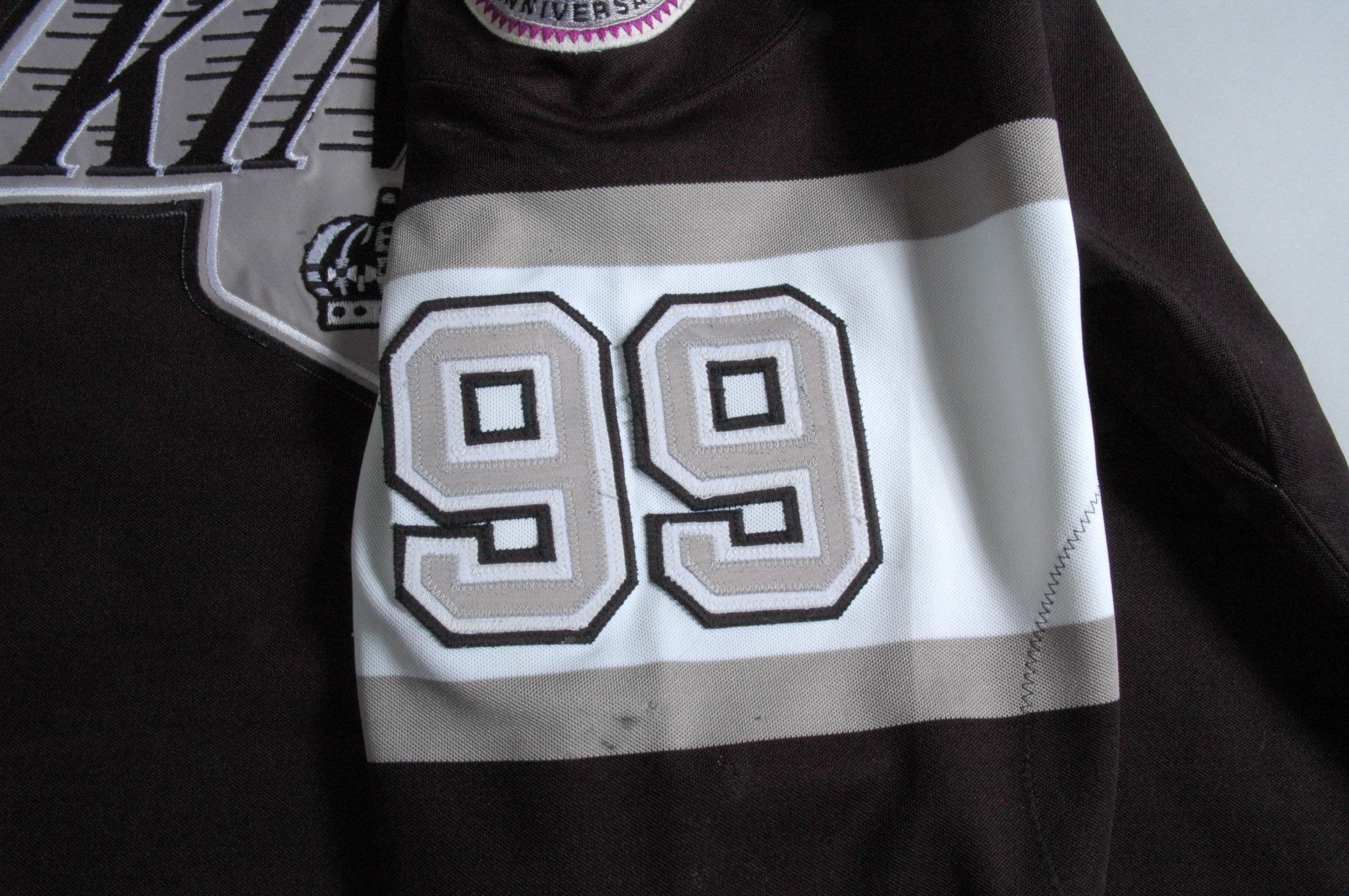 la kings game worn jerseys
