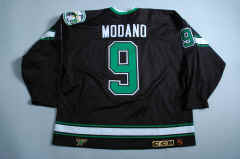 91-92 Mn rd1 Modano bk.jpg (1424167 bytes)