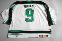 92-96Modano1bk.JPG (1701094 bytes)